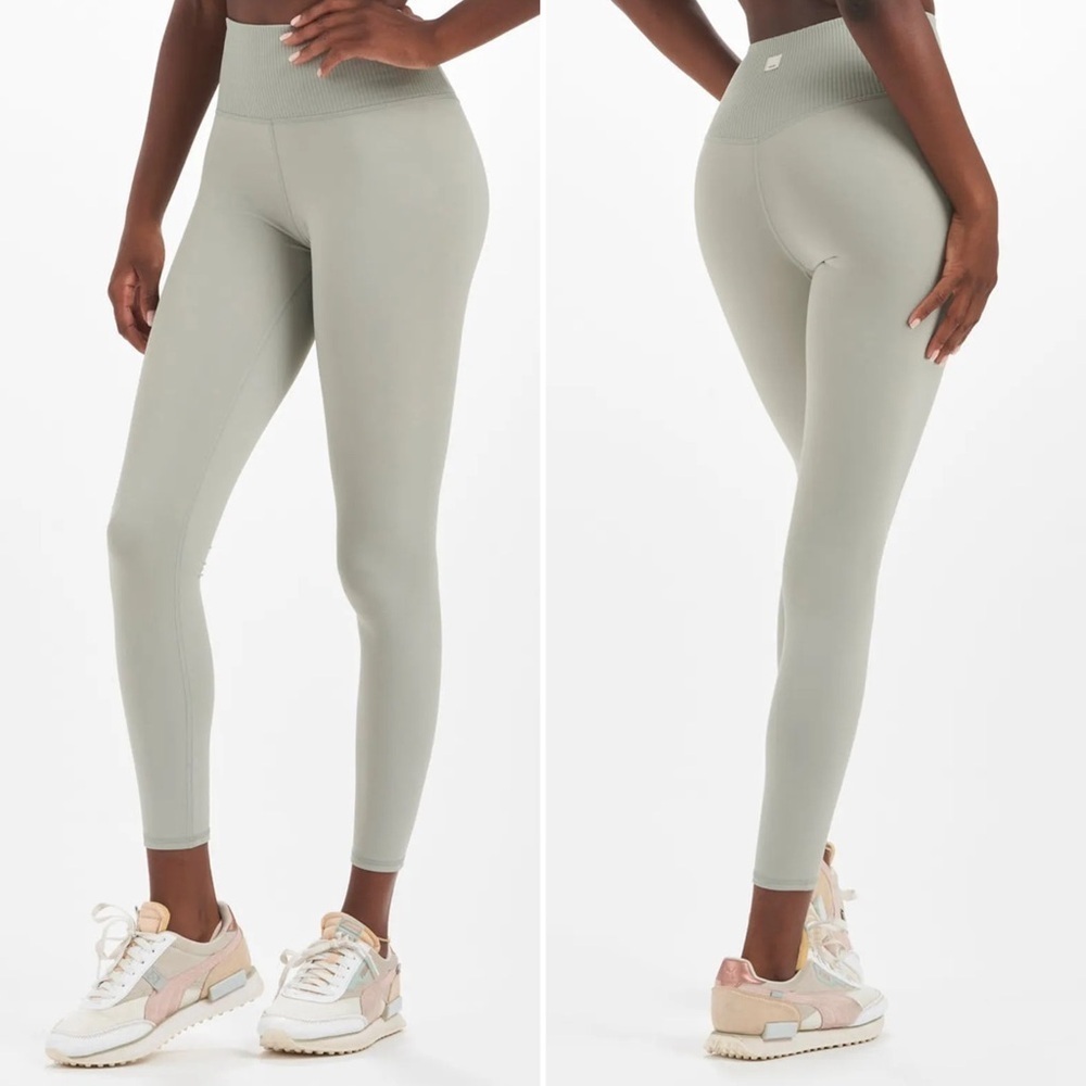 Vuori Light Sage Green High Rise Rib Studio Leggings Women’s Size Medium
